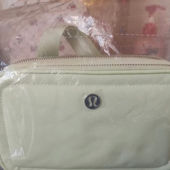 lululemon crossbody bag - Picture 1 of 3